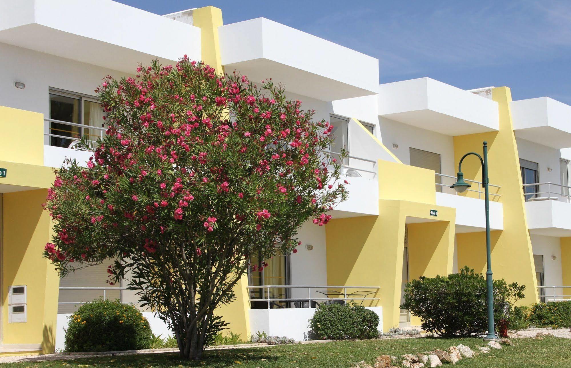 Apartamentos Santa Teresinha Alvor Luaran gambar